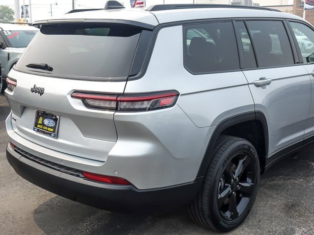 Used 2024 Jeep Grand Cherokee L Altitude AWD/4WD image 9