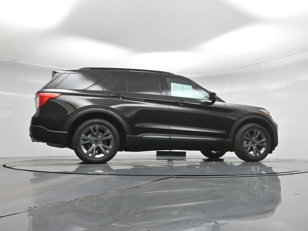 Certified 2022 Ford Explorer XLT w/ Equipment Group 202A image 45