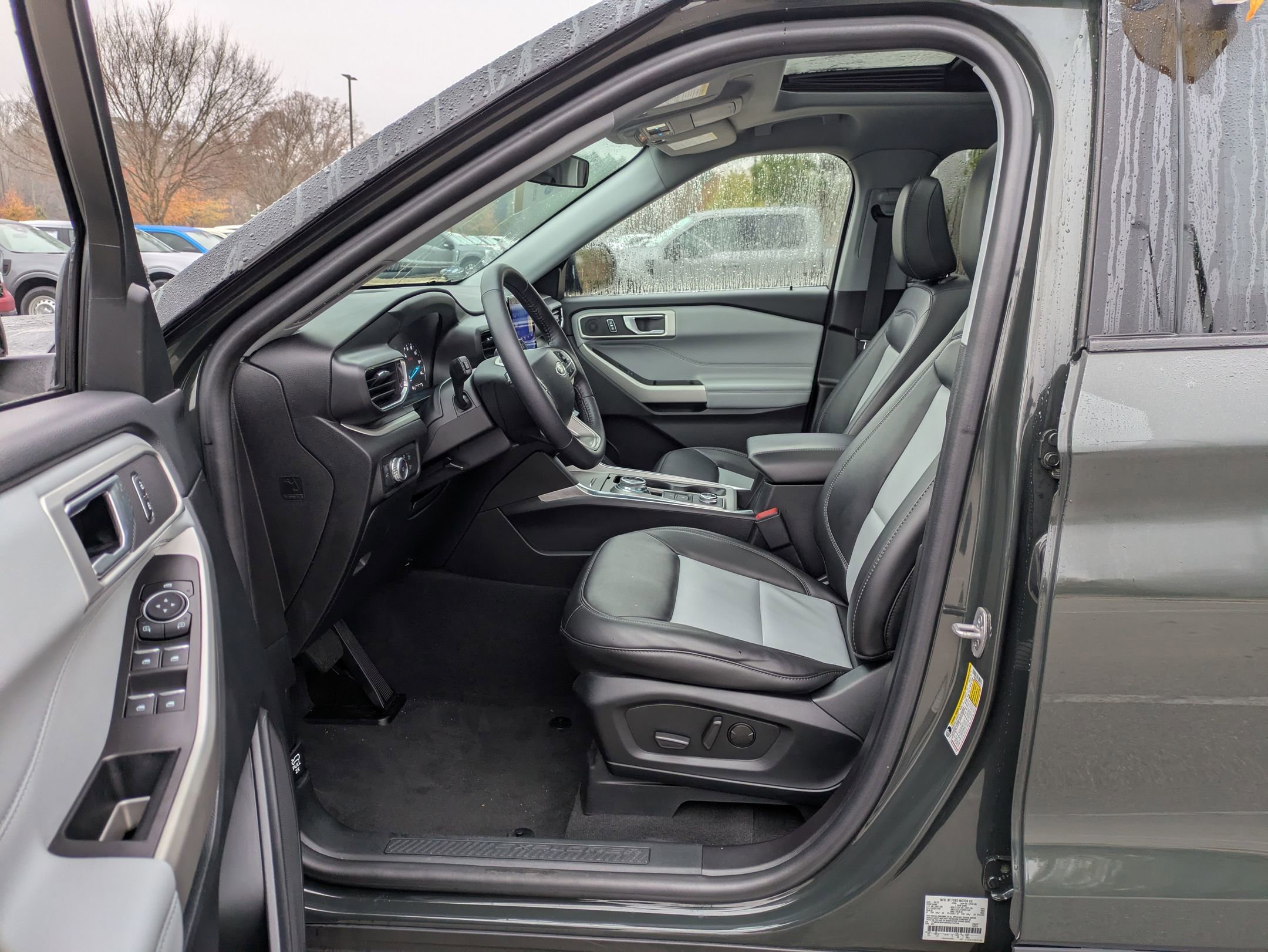 Certified 2022 Ford Explorer XLT w/ Equipment Group 202A image 12