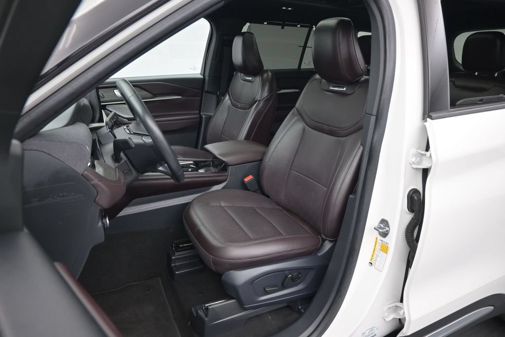 Certified 2025 Ford Explorer Platinum RWD image 19