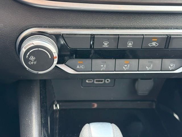 Used 2024 Nissan Altima 2.5 SV FWD image 19