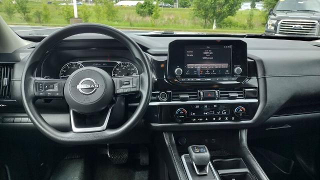 Used 2022 Nissan Pathfinder S AWD/4WD image 16