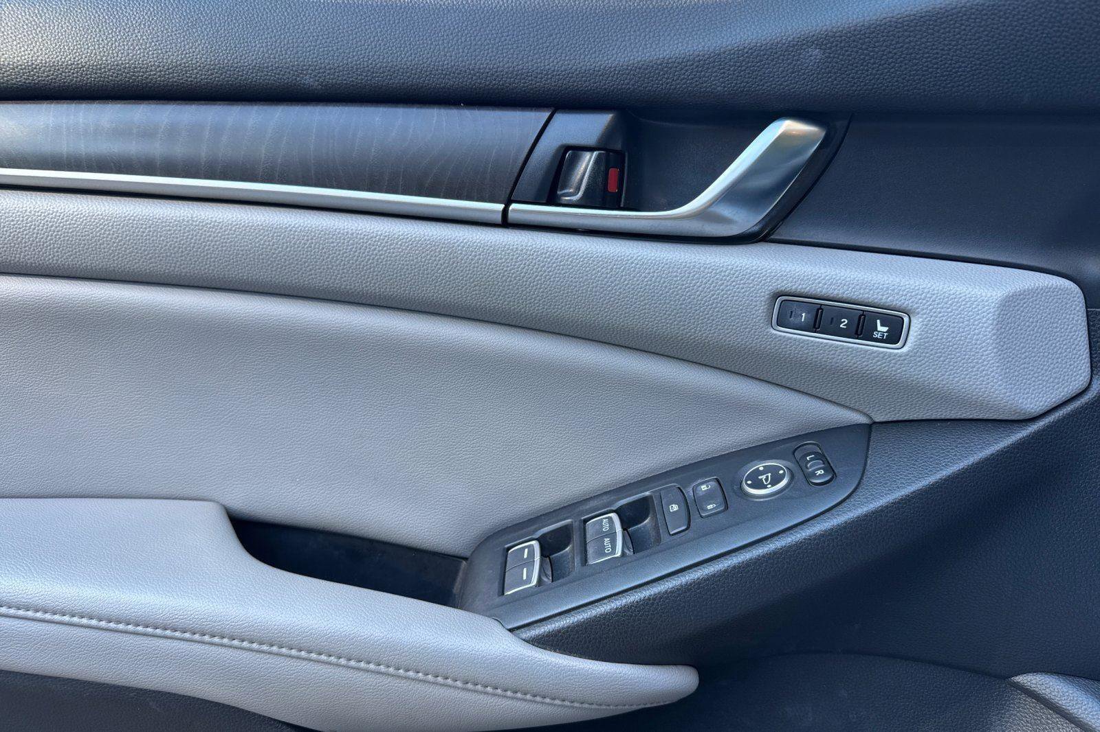 Used 2018 Honda Accord EX-L image 16