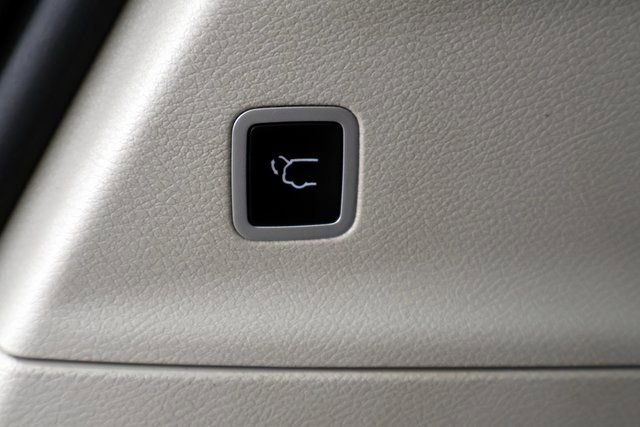 Used 2024 Chrysler Pacifica Touring-L image 21