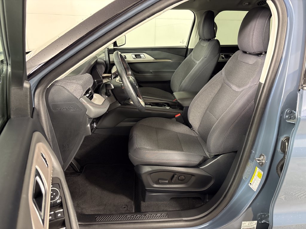 Certified 2025 Ford Explorer Active RWD image 29