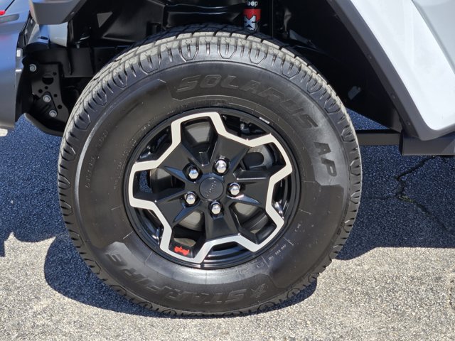 Used 2020 Jeep Gladiator Rubicon w/ Dual Top Group AWD/4WD image 10