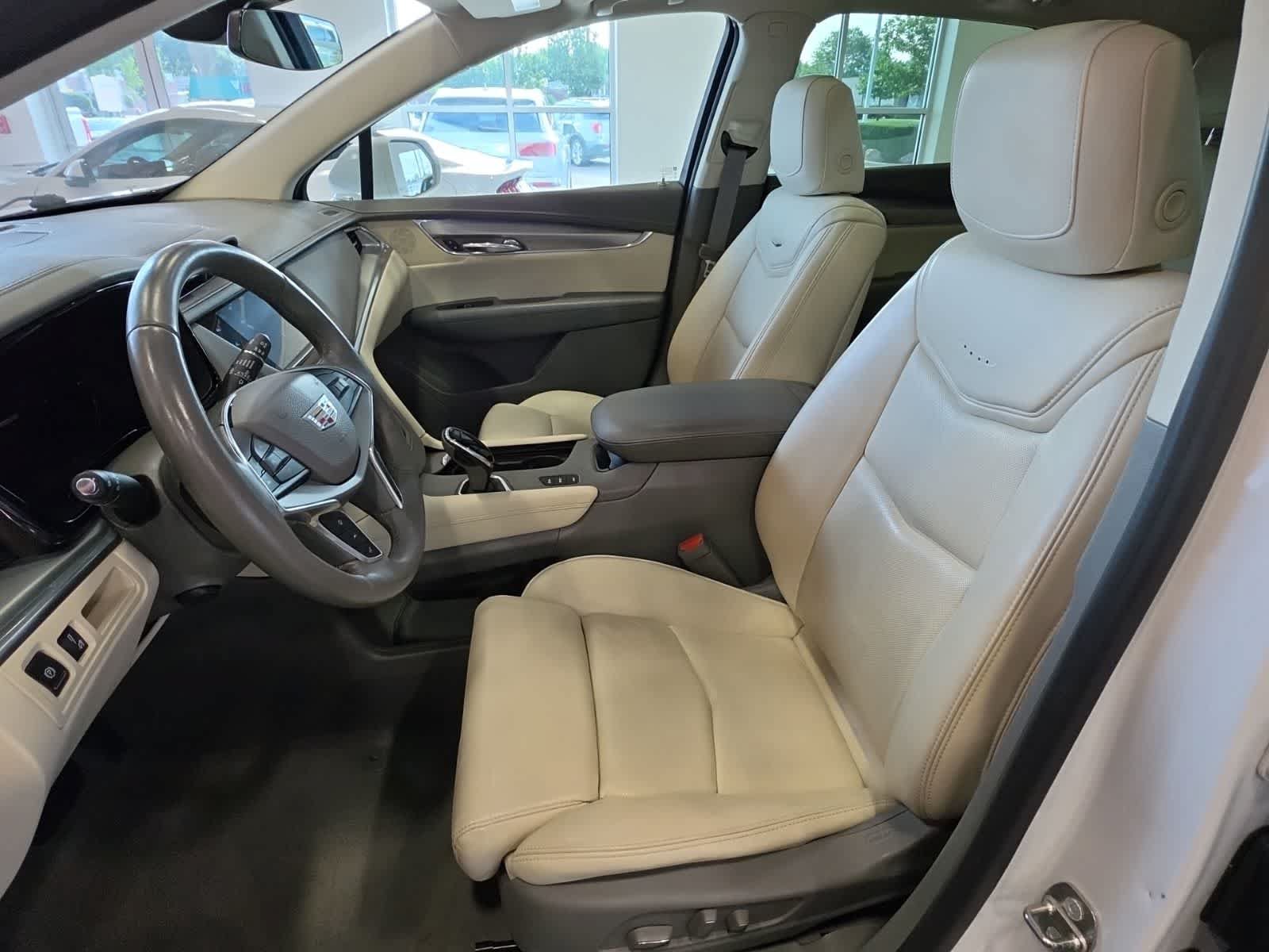 Used 2017 Cadillac XT5 Premium Luxury w/ Driver Assist Package AWD/4WD image 16