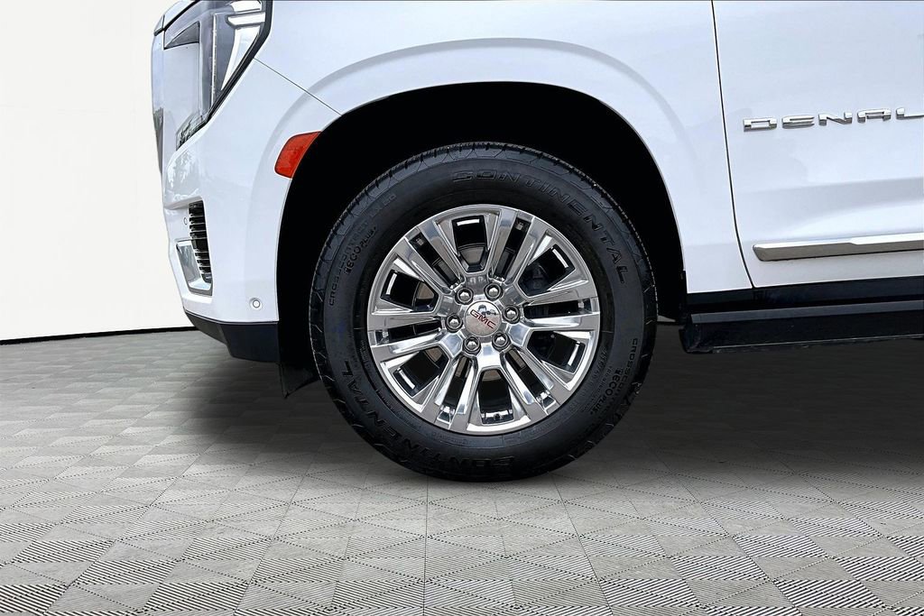 Used 2024 GMC Yukon Denali w/ Advanced Technology Package AWD/4WD image 9