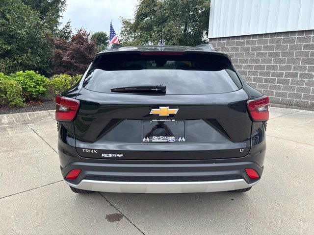 Used 2025 Chevrolet Trax LT FWD image 8