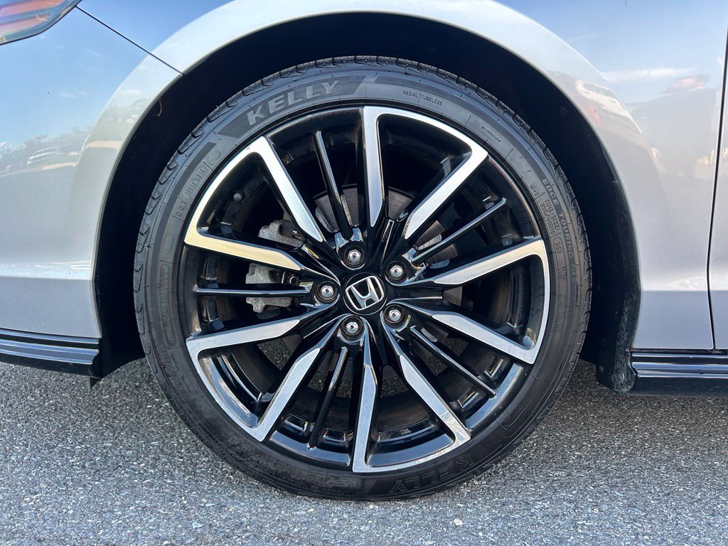 Used 2024 Honda Accord Touring image 11