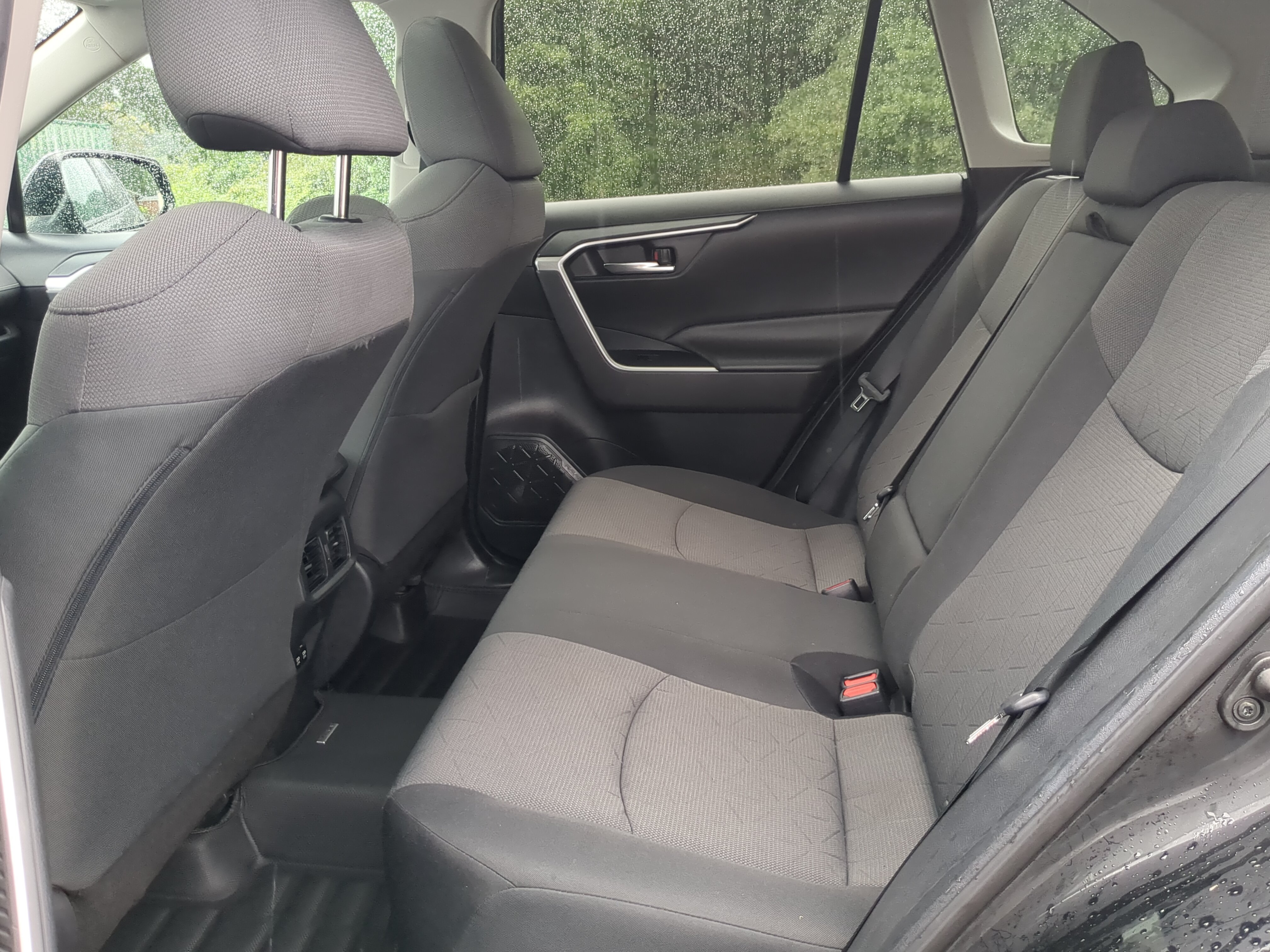 Used 2019 Toyota RAV4 XLE w/ Convenience Package FWD image 12