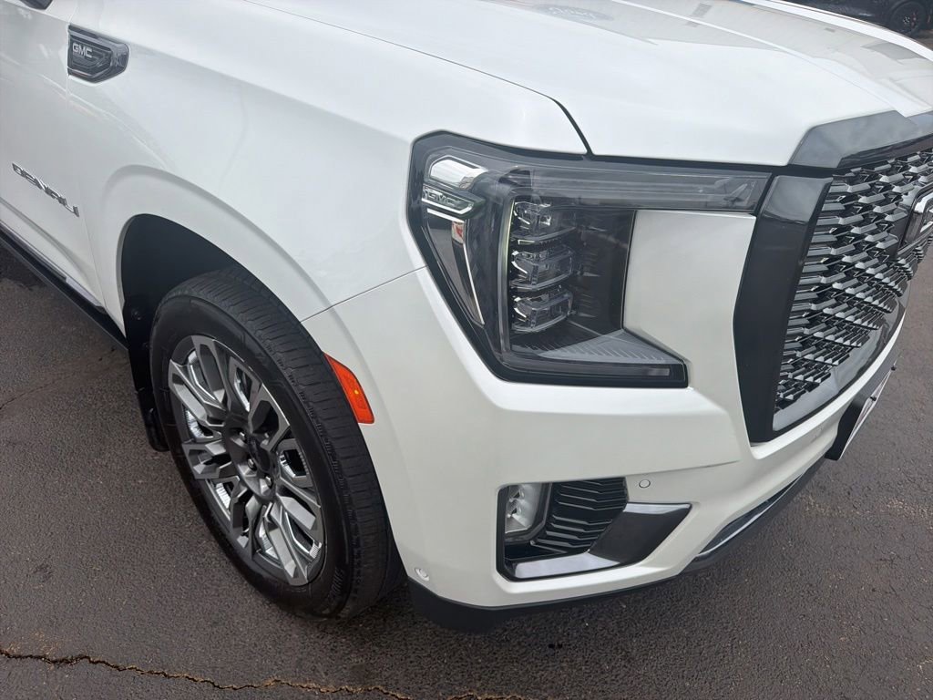 Used 2024 GMC Yukon Denali Ultimate AWD/4WD image 9