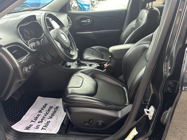 Used 2019 Jeep Cherokee Latitude Plus w/ Comfort/Convenience Group image 12