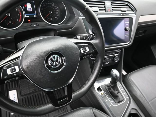 Used 2020 Volkswagen Tiguan SE w/ Panoramic Sunroof Package image 23