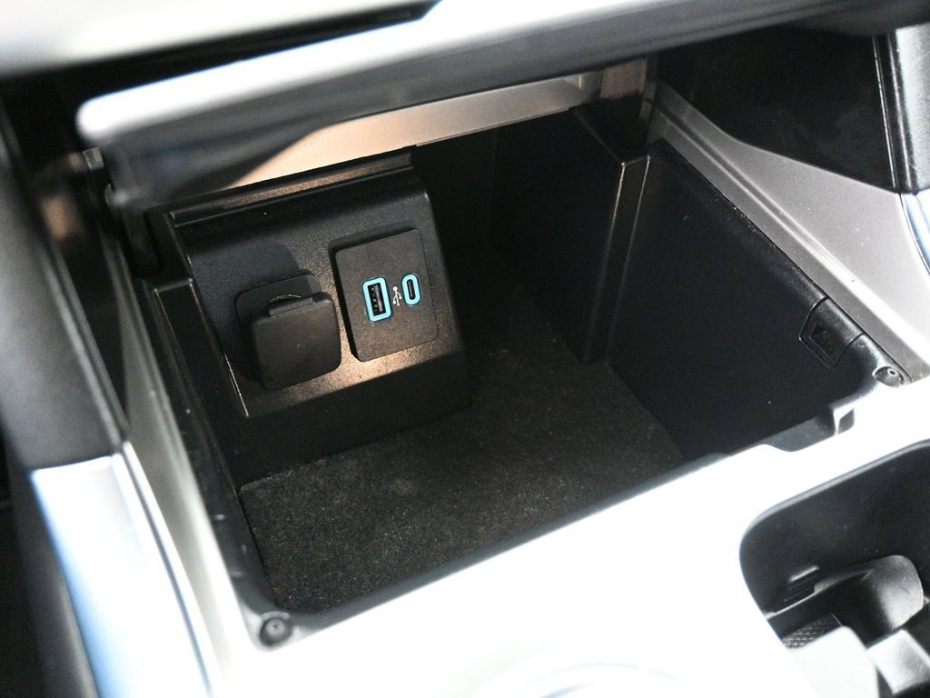 Certified 2022 Ford Explorer XLT w/ Equipment Group 202A image 18