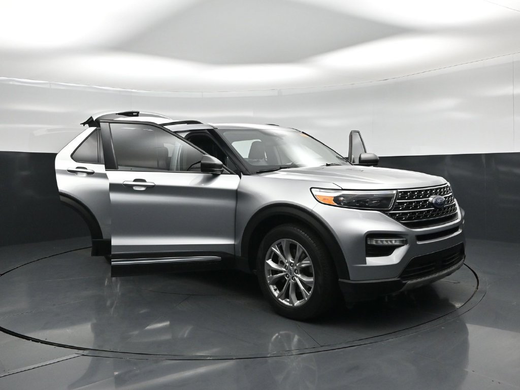 Certified 2021 Ford Explorer XLT w/ Equipment Group 202A RWD image 27