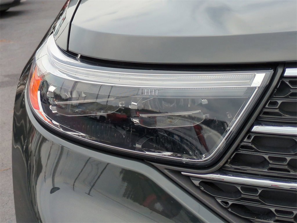 Certified 2022 Ford Explorer XLT w/ Equipment Group 202A image 9