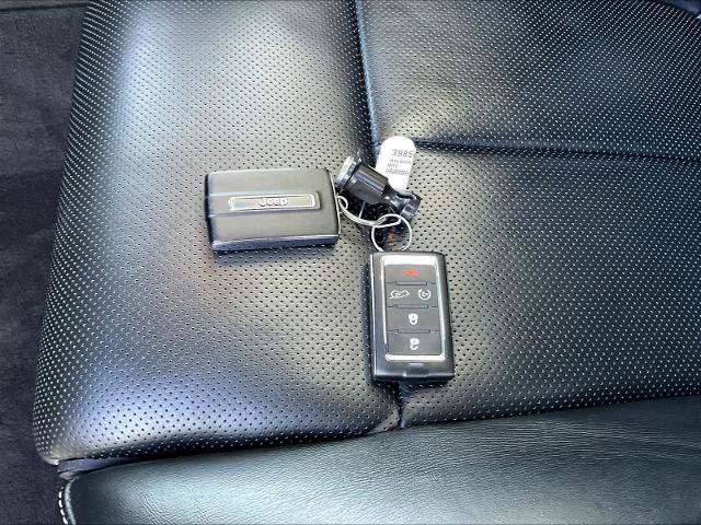 Used 2023 Jeep Grand Cherokee Overland w/ Luxury Tech Group IV AWD/4WD image 37
