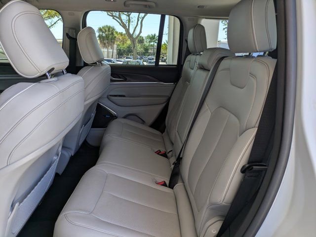 Used 2022 Jeep Grand Cherokee Overland AWD/4WD image 9