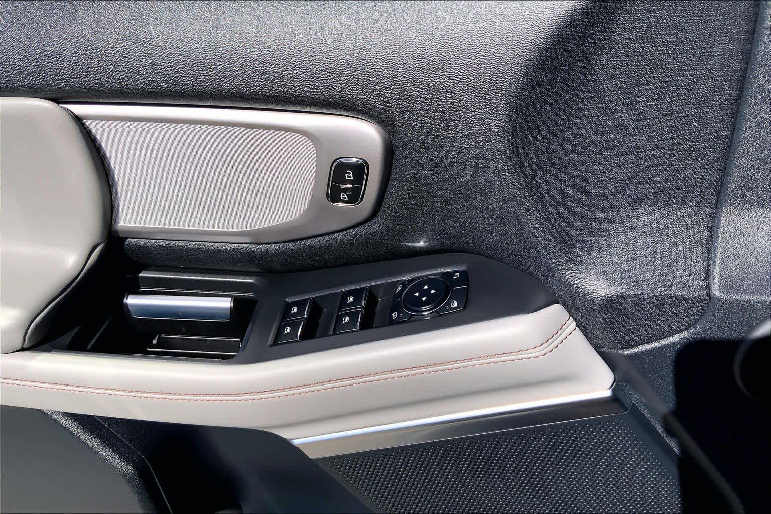 Certified 2025 Ford Expedition Active RWD image 33