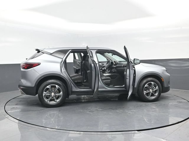 Used 2025 Chevrolet Blazer LT AWD/4WD image 28