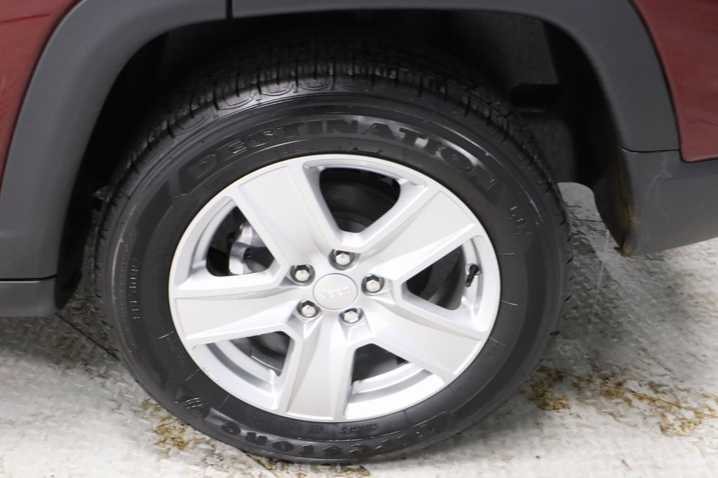 Used 2022 Jeep Compass Latitude w/ Sun and Sound Group image 18