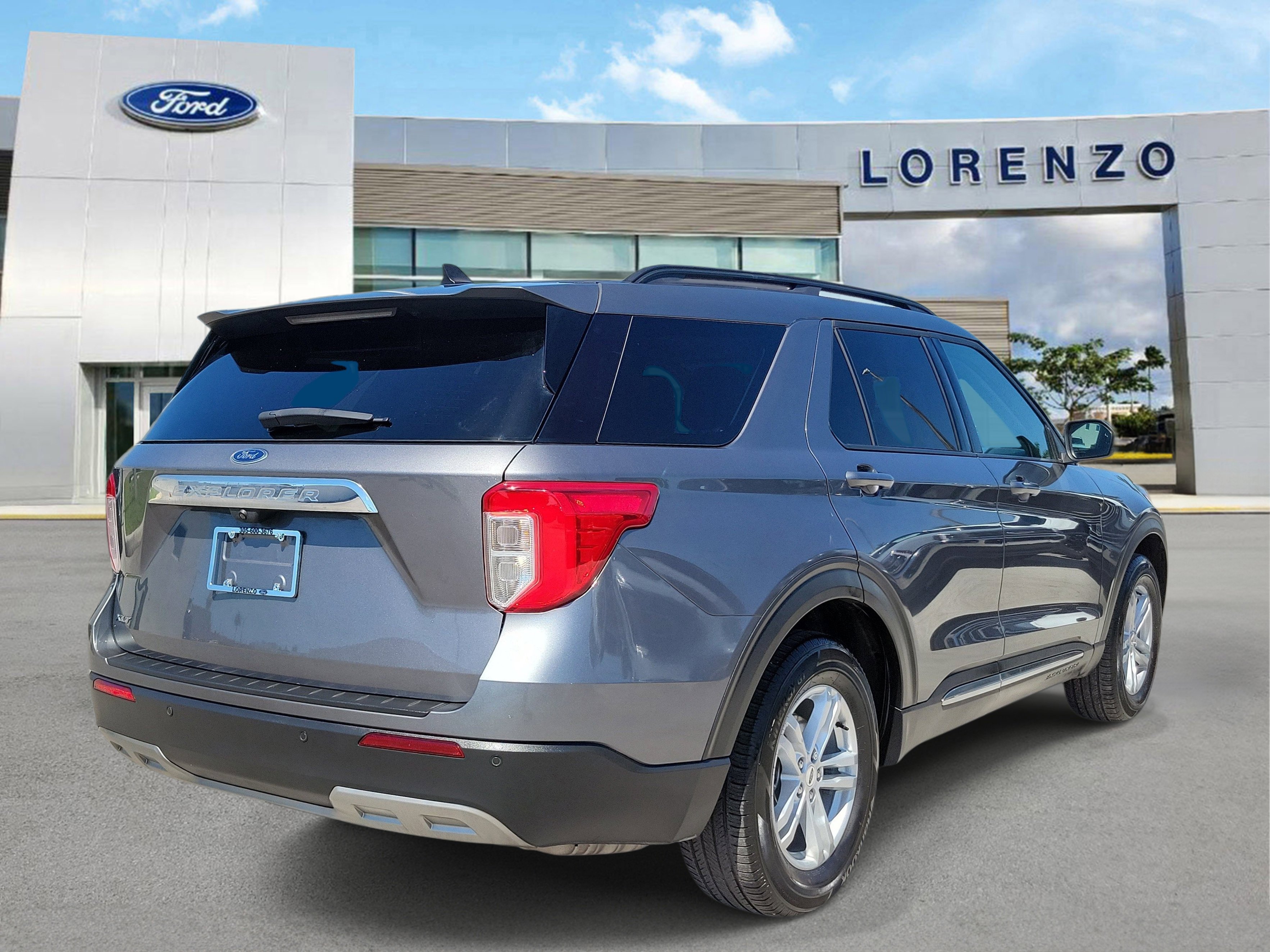 Certified 2024 Ford Explorer XLT w/ Equipment Group 202A RWD image 5