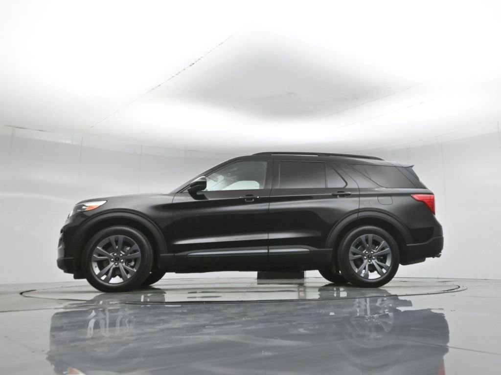 Certified 2022 Ford Explorer XLT w/ Equipment Group 202A RWD image 48