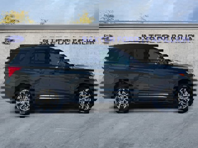 Certified 2022 Ford Explorer XLT w/ Equipment Group 202A image 6