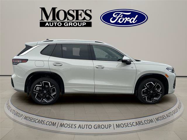 Used 2026 Volkswagen Tiguan SEL R-Line AWD/4WD image 4
