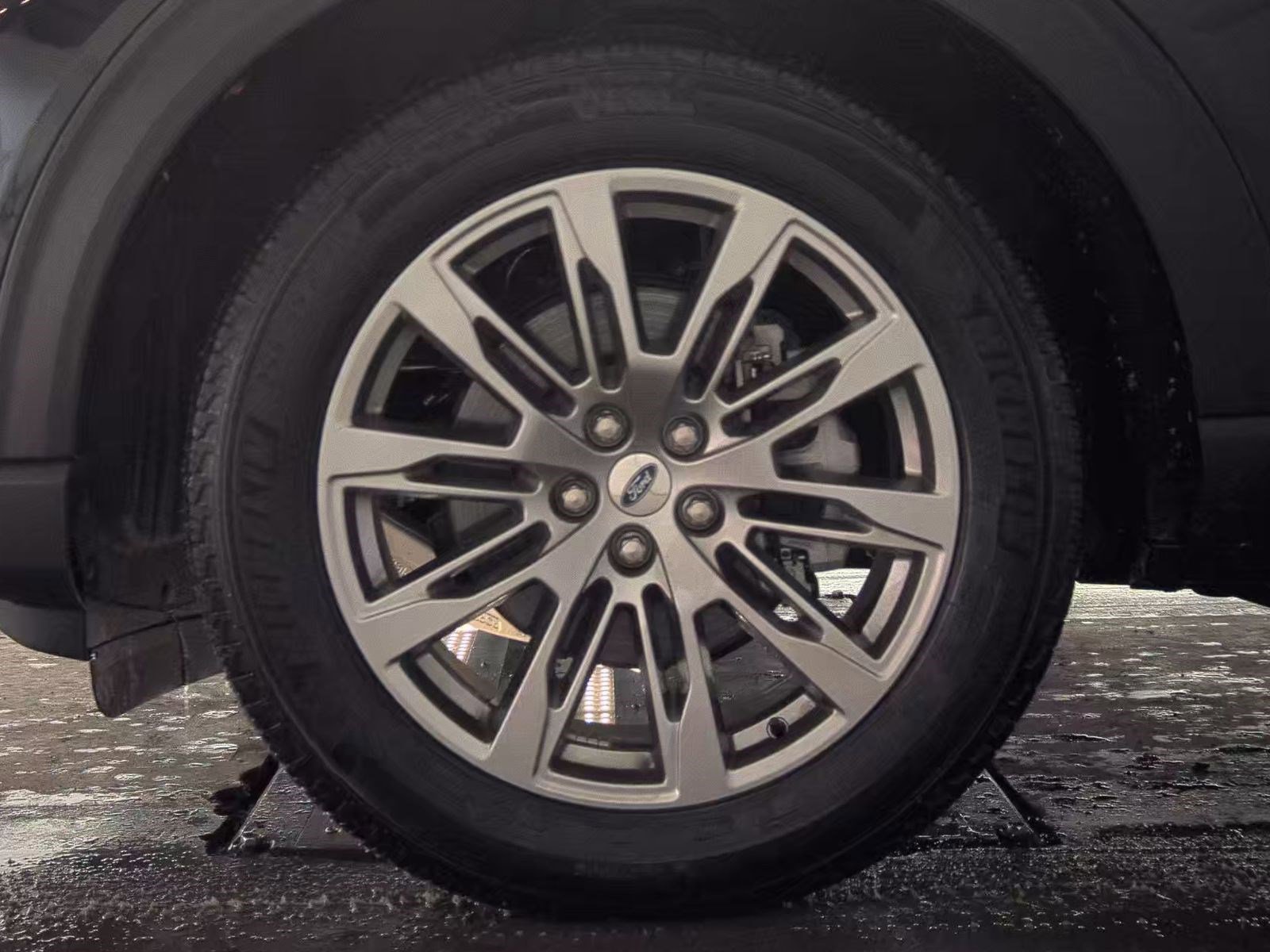 Certified 2025 Ford Explorer Platinum image 9