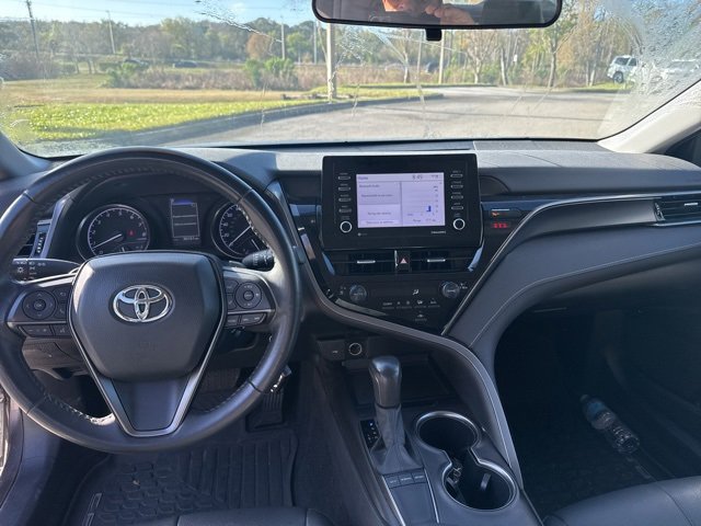 Used 2022 Toyota Camry SE w/ Carpet Mat Package (TMS) image 11