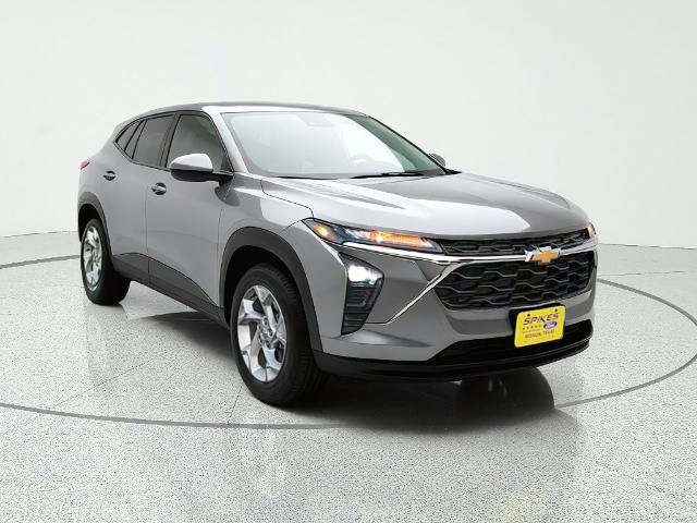 Used 2025 Chevrolet Trax LS w/ LS Convenience Package FWD image 1