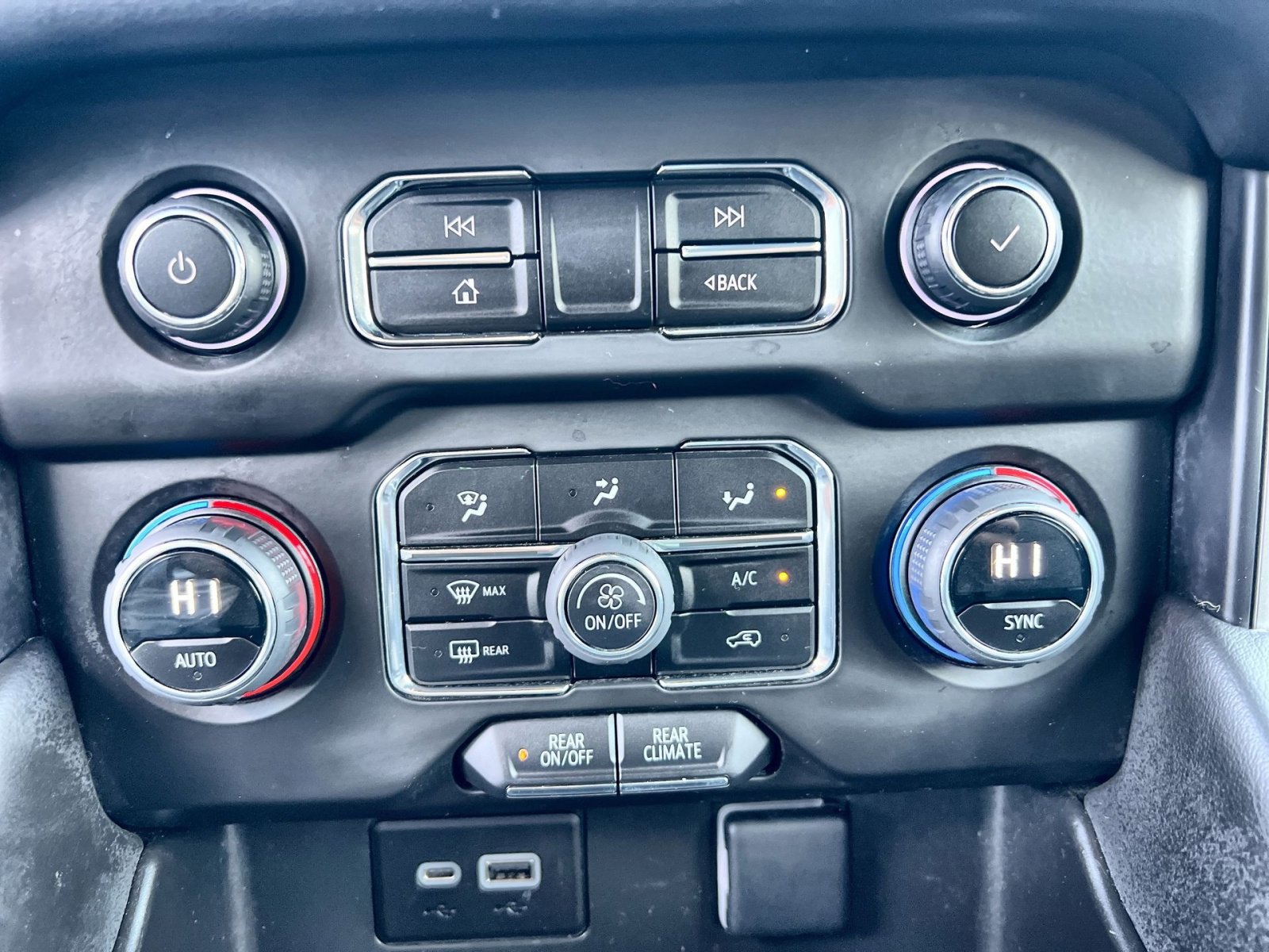 Used 2023 Chevrolet Suburban LS image 20