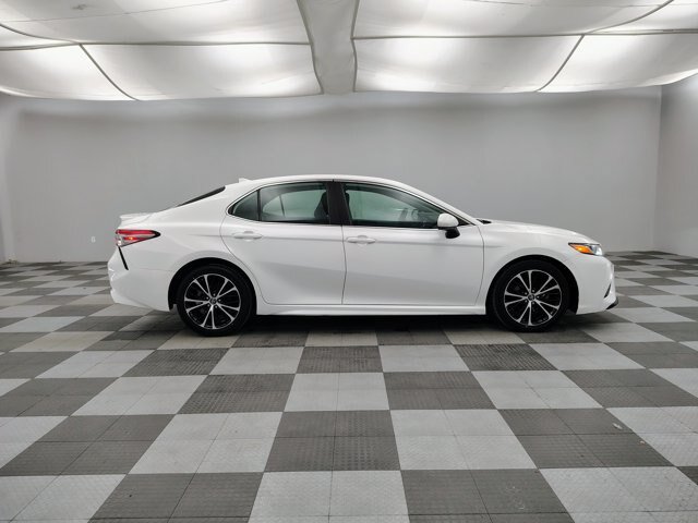 Used 2019 Toyota Camry SE FWD image 10