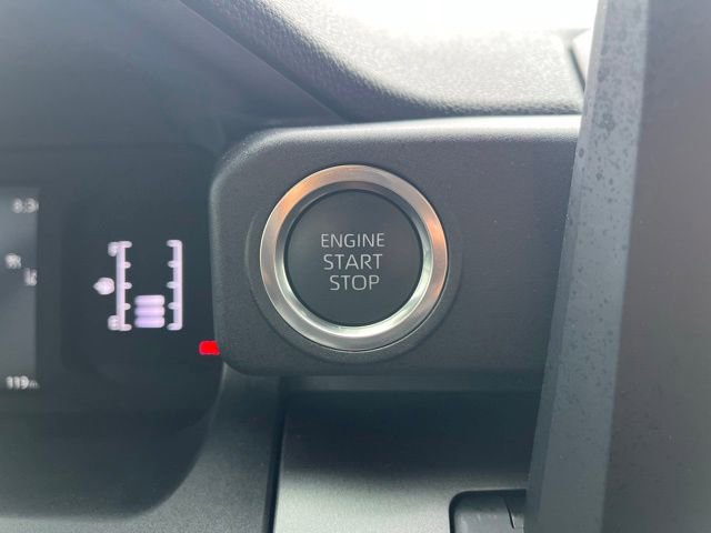 Used 2025 Toyota 4Runner SR5 AWD/4WD image 18