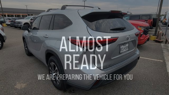 Used 2022 Toyota Highlander XLE image 4