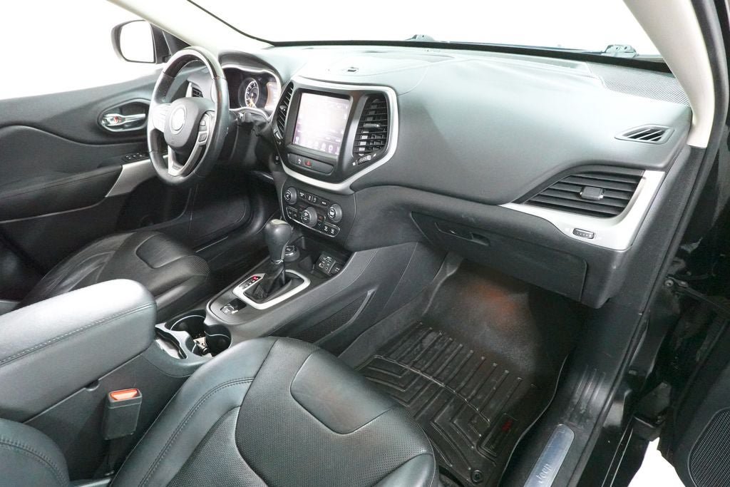 Used 2017 Jeep Cherokee Overland AWD/4WD image 34