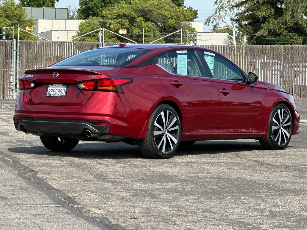 Used 2020 Nissan Altima 2.5 SR w/ Premium Package FWD image 3