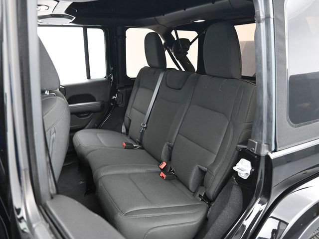 Used 2022 Jeep Wrangler Unlimited Sahara image 25