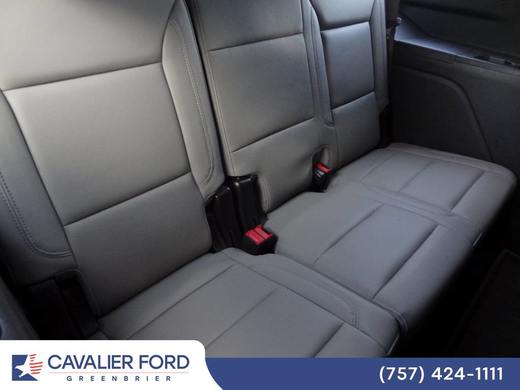 Used 2023 GMC Yukon SLT w/ SLT Luxury Package RWD image 12