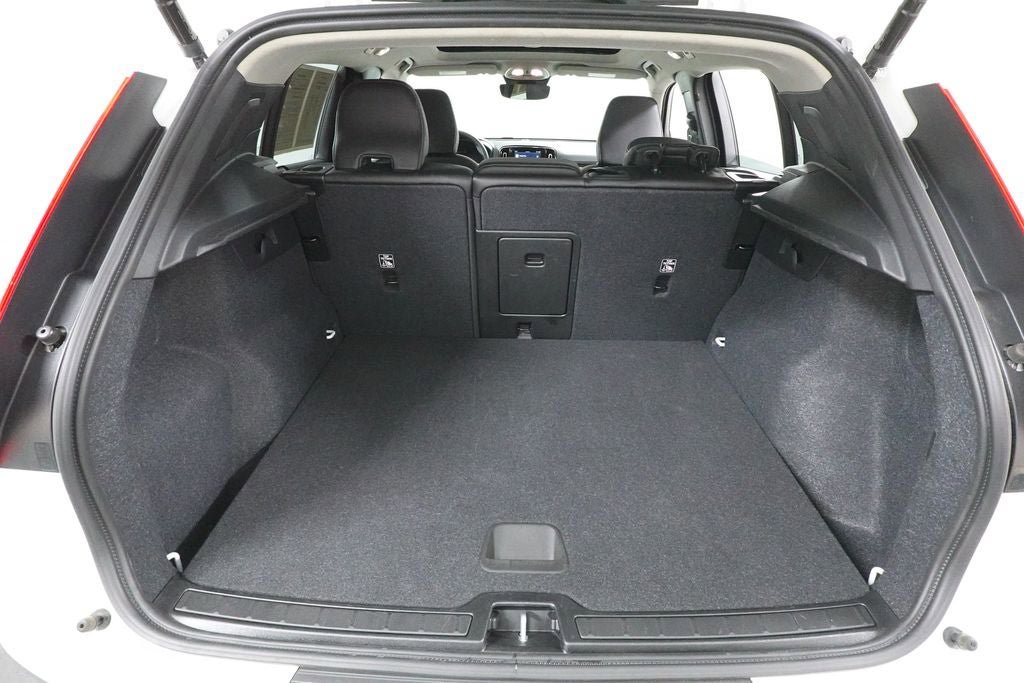 Used 2025 Volvo XC40 B5 Core AWD/4WD image 31