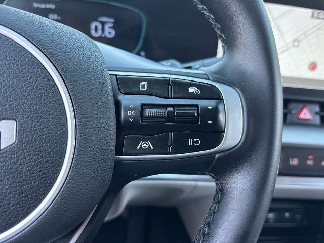 Used 2025 Kia Sportage EX FWD image 26