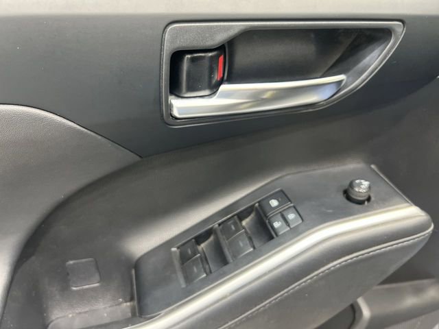 Used 2022 Toyota Highlander XLE FWD image 22