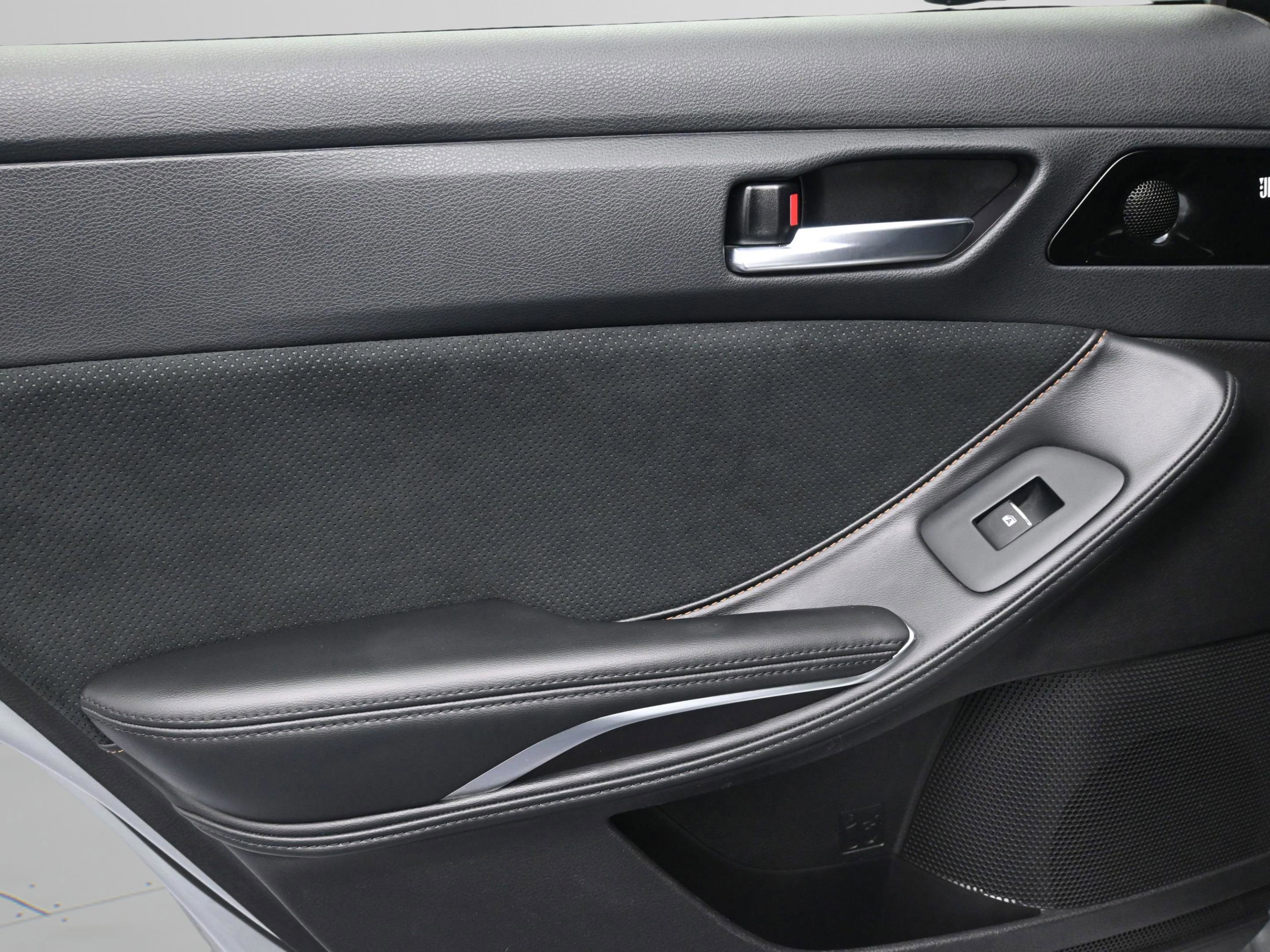 Used 2022 Toyota Avalon Touring image 39