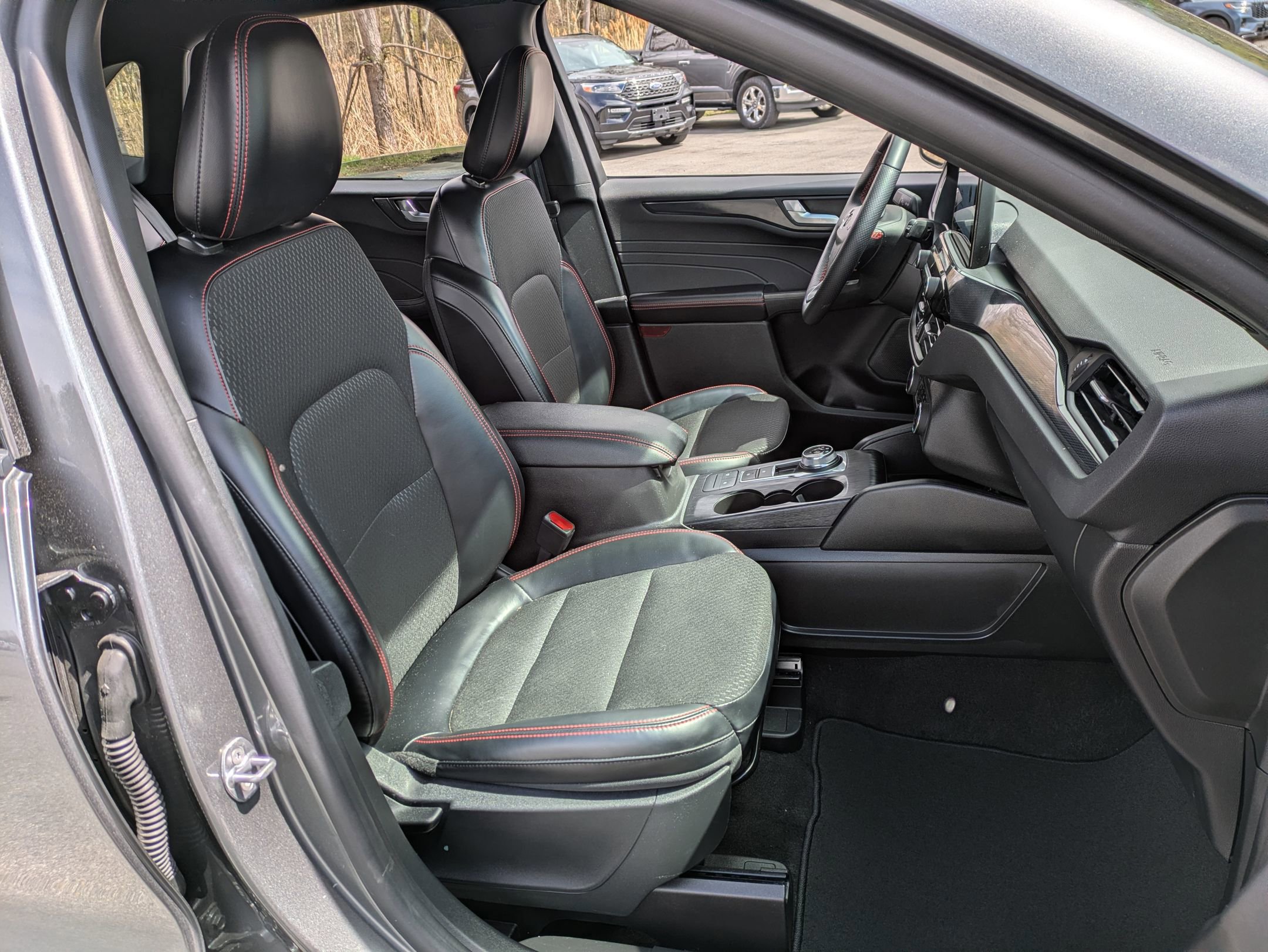 Certified 2025 Ford Escape ST-Line Select AWD/4WD image 21