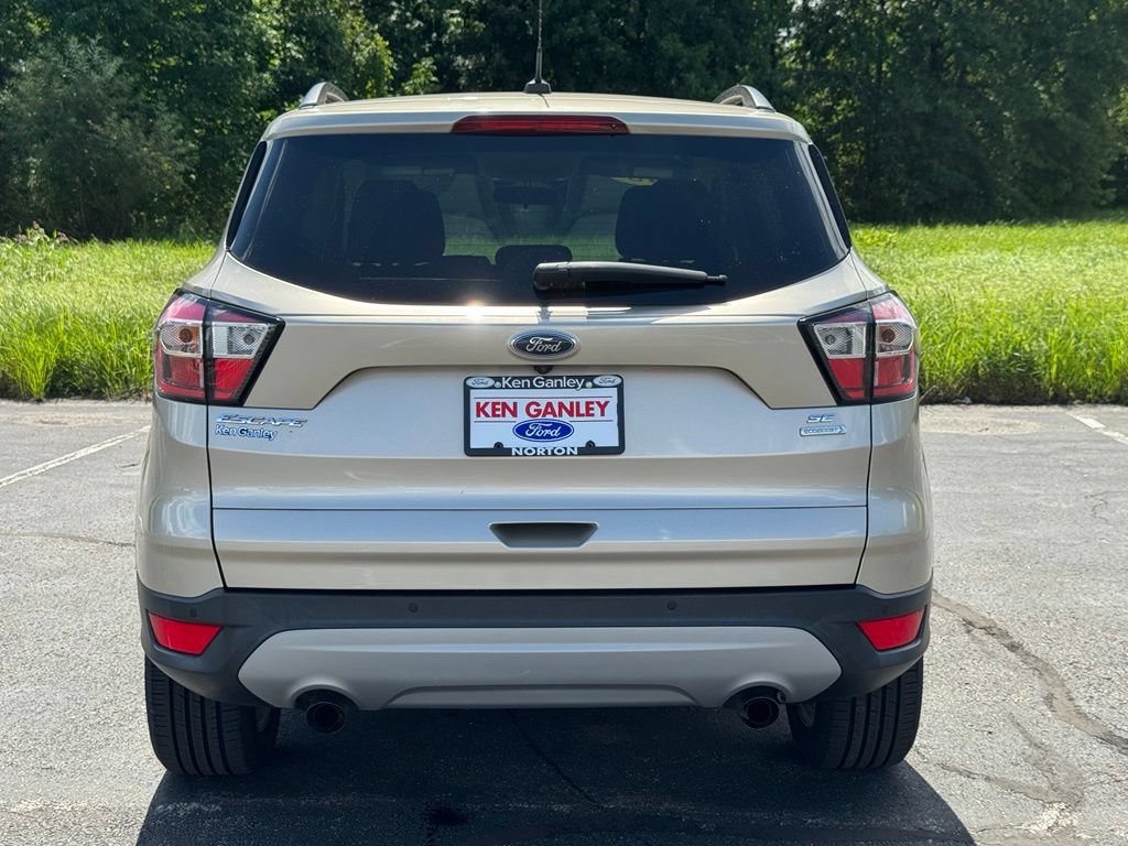 Certified 2018 Ford Escape SE FWD image 10