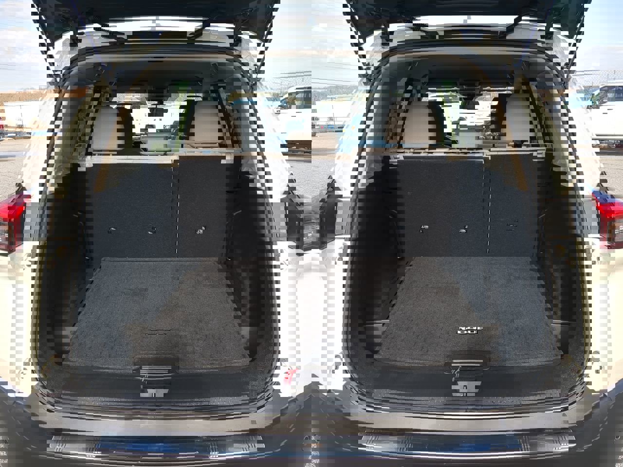 Used 2023 Nissan Rogue SV image 11