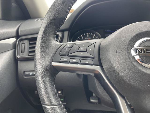 Used 2020 Nissan Rogue SV AWD/4WD image 13