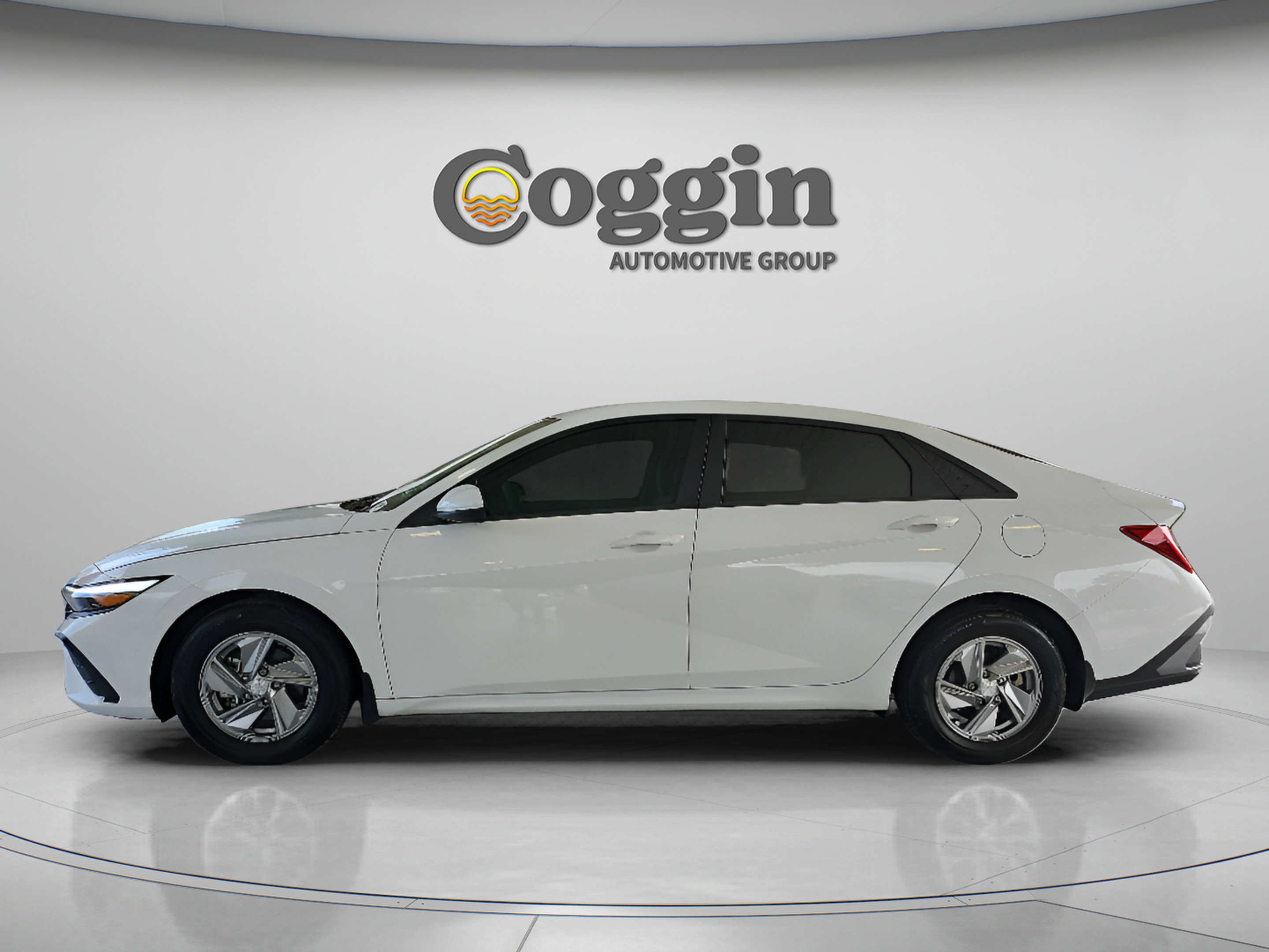Used 2025 Hyundai Elantra SE FWD image 2